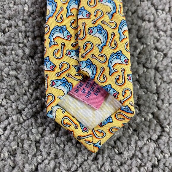 Vineyard Vines Necktie Tie Fish Hook Fishing Print Silk Made in the USA - Picture 6 of 7